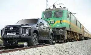 MG Majestor : 400 టన్నుల బరువు.. 300 అడుగుల దూరం.. భారీ రైలును లాగేసిన ఎంజీ మెజెస్టర్ MG Majestor : 400 టన్నుల బరువు.. 300 అడుగుల దూరం.. భారీ రైలును లాగేసిన ఎంజీ మెజెస్టర్