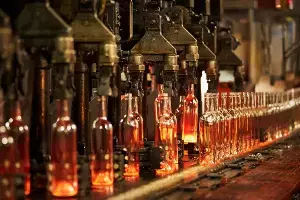 Glass Industry : గ్లాస్ ఇండస్ట్రీకి యుద్ధ సెగ.. మార్కెట్లో గాజు సీసాల కొరత.. పెరగనున్న కూల్ డ్రింక్స్ ధరలు Glass Industry : గ్లాస్ ఇండస్ట్రీకి యుద్ధ సెగ.. మార్కెట్లో గాజు సీసాల కొరత.. పెరగనున్న కూల్ డ్రింక్స్ ధరలు