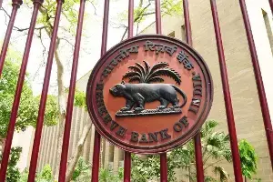 RBI : డిజిటల్ దొంగలకు చెక్.. యూపీఐ పేమెంట్ల సేఫ్టీ కోసం ఆర్బీఐ బ్రహ్మాస్త్రం రెడీ RBI : డిజిటల్ దొంగలకు చెక్.. యూపీఐ పేమెంట్ల సేఫ్టీ కోసం ఆర్బీఐ బ్రహ్మాస్త్రం రెడీ