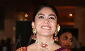 Actress Mrunal Thakur: సెట్స్‌లో మృణాల్ మూడీగా ఎందుకు ఉంటుందో తెలుసా?
