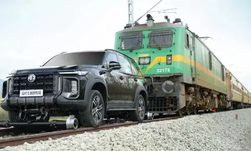 MG Majestor : 400 టన్నుల బరువు.. 300 అడుగుల దూరం.. భారీ రైలును లాగేసిన ఎంజీ మెజెస్టర్ MG Majestor : 400 టన్నుల బరువు.. 300 అడుగుల దూరం.. భారీ రైలును లాగేసిన ఎంజీ మెజెస్టర్