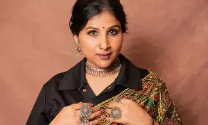 Mangli: నార్సింగి పోలీస్ స్టేషన్లో సినీ గాయకురాలు మంగ్లీ ఫిర్యాదు Mangli: నార్సింగి పోలీస్ స్టేషన్లో సినీ గాయకురాలు మంగ్లీ ఫిర్యాదు