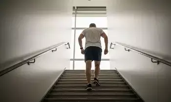 Getting Breathless While Climbing Stairs: మెట్లు ఎక్కుతుంటే ఆయాసం వస్తుందా? అయితే మీ గుండె, ఊపిరితిత్తుల ఆరోగ్యంపై దృష్టి పెట్టాల్సిందే..