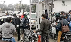 Crude Oil : భగ్గుమన్న చమురు ధరలు.. 104 డాలర్లకు చేరిన క్రూడాయిల్.. పెట్రోల్, డీజిల్ ధరలు పెరుగుతాయా? Crude Oil : భగ్గుమన్న చమురు ధరలు.. 104 డాలర్లకు చేరిన క్రూడాయిల్.. పెట్రోల్, డీజిల్ ధరలు పెరుగుతాయా?